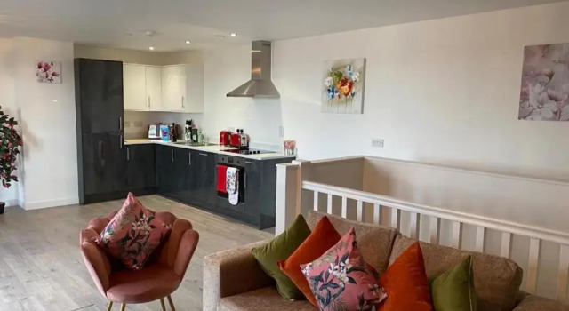 Central 2 bed Newly built DUPLEX Penthouse with FREE Gated, On-site Parking, Lift access, Self Check-in, SUPER Fast WIFI, TWO City view Terraces & Sleeps 6