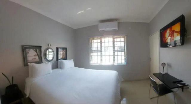Twenty4ten Guesthouse, Prenota Hotel Gaborone Botswana