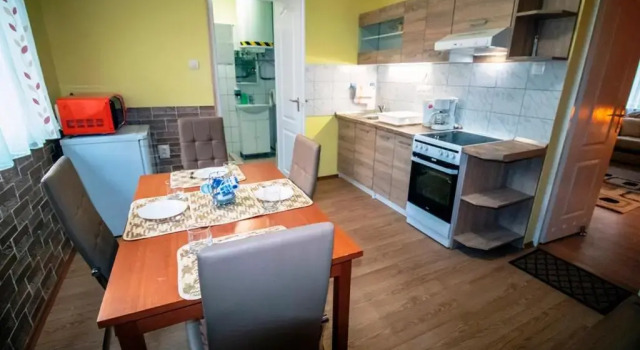 Krisztina Apartman, Book Lejlighed Hoteller i Western Transdanubia med parkering, Parkering