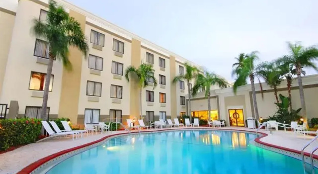 Четырёхместный номер Standard Holiday Inn - Fort Myers - Downtown Area by IHG