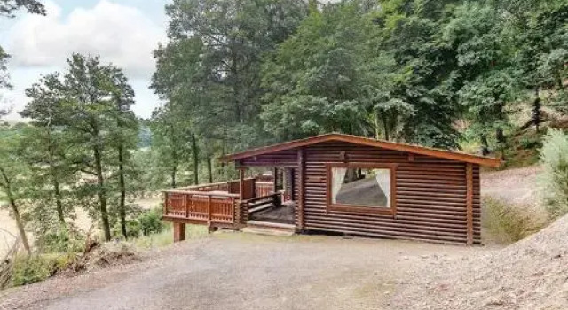 Penllwyn Lodges, Book Hotel Berriew Powys