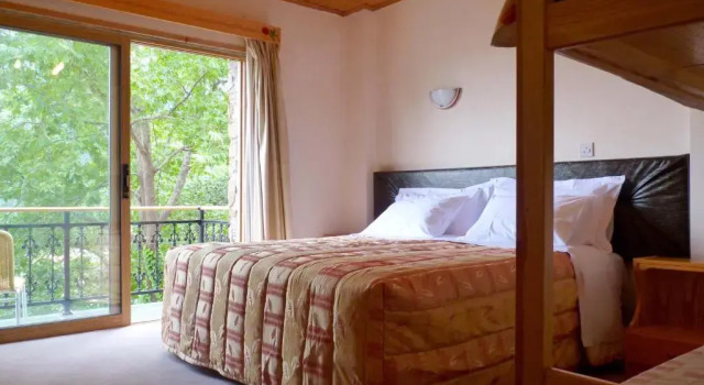 Трёхместный номер Standard с балконом Mountain Rose Hotel & Restaurant
