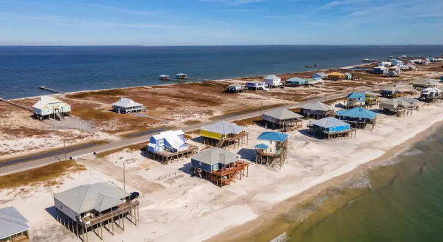Коттедж с 4 комнатами Transparent Sea - 105 Tampico 4 Bedroom Home by RedAwning