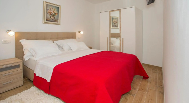 Apartment Lenka- Split, Prenota Appartamento Splitska 