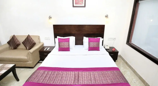 Capital O 15395 Hotel 42, Book Hotel Amritsar Punjab