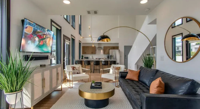 Illume Chic Music City Hideaway Huge Balcony 1 Bedroom Condo, Забронировать Апартаменты/квартира Апартаменты Нэшвилл, рядом с Пивоваренная компания Yazoo, Апартаменты/квартира