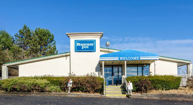 Четырёхместный номер Standard Red Roof Inn Wytheville
