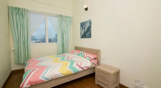 Bright & Colorful 2BR in the City Centre