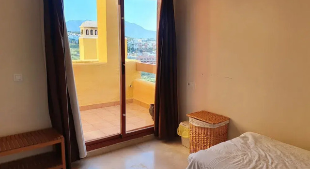 3 Bed Penthouse - Sleeps 8 - Pool - Sea View