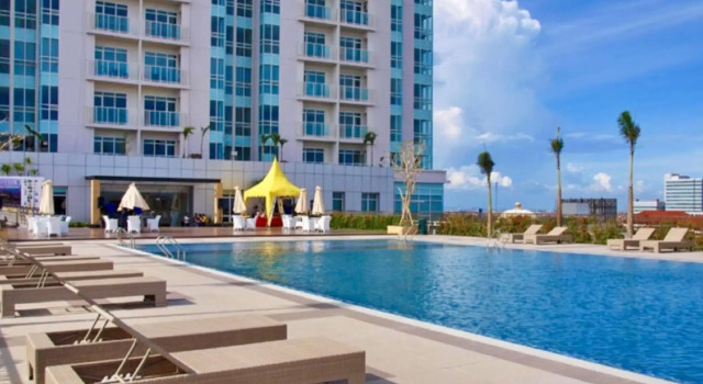 Cozy & Bright-Downtown- 2 Bedrooms w/Pool -21st Fl, Book Hotel Business Hotels in Surabaya, near Gubeng Train Station, 4* 5*