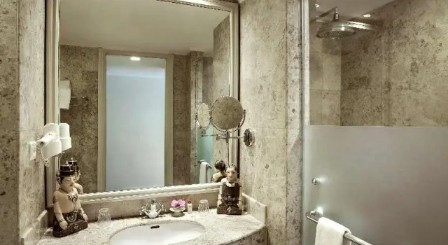 Двухместный номер Deluxe с балконом The Phoenix Hotel Yogyakarta - Handwritten Collection