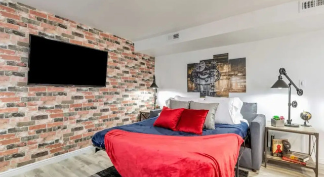 Charming 2BR w King Queen Close to SLC