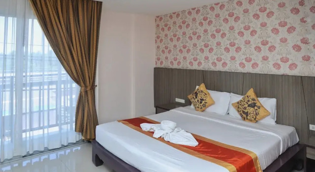 Двухместный номер Deluxe с балконом и с видом на горы Bellevue Ocean Patong