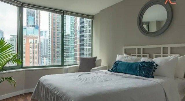 ENVITAE 3BR Downtown Luxurious Suite Views & Pool