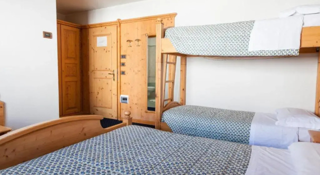 Четырёхместный номер Standard Sporting Hotel