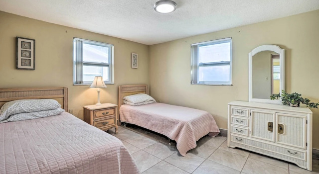 Cozy Holiday Home with Yard about 5 Mi to Beach, Buchen Sie Hotel Holiday Florida