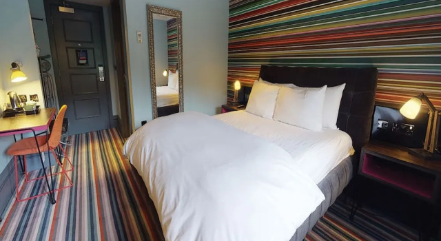 Четырёхместный семейный номер Standard Village Hotel Wirral