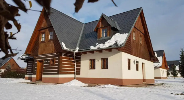 Villa 6 Vrchlabí, Rezerwuj Willa Hotele w Kraj hradecki z parkingiem, Parking
