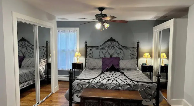 Люкс Deluxe Inn on Fox Meadow - Spacious Victorian Inn