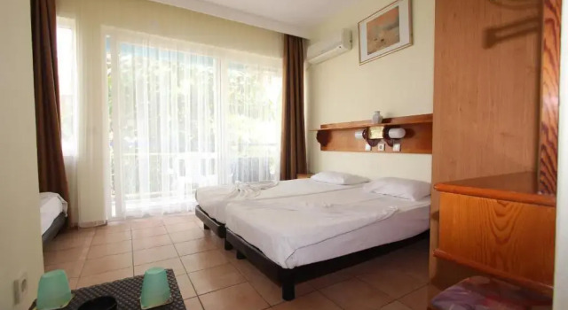 Трёхместный номер Standard Gallion Hotel
