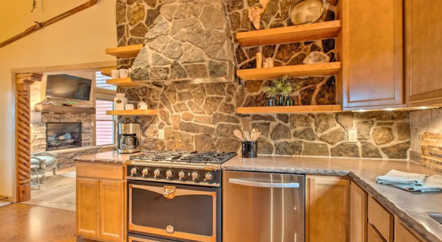 Коттедж 'blue Spruce Cabin' w/ Hot Tub & Resort Amenities
