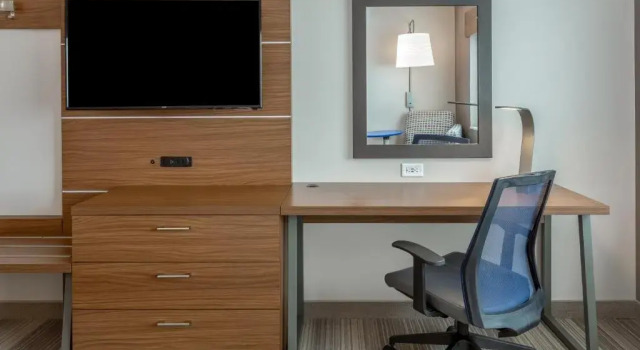 Люкс с 2 комнатами Holiday Inn Express & Suites - Rice Lake by IHG