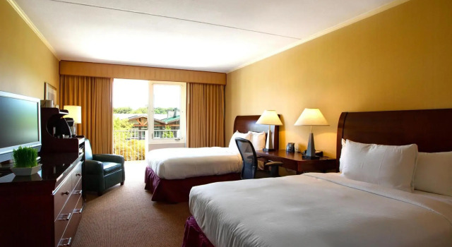 Четырёхместный номер Standard с балконом Sleepy Hollow Hotel