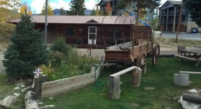 Columbine Cabins, Забронировать Отель Отели Эстес-Парк с парковкой, рядом с Lake Estes 9-Hole Golf Course, Парковка