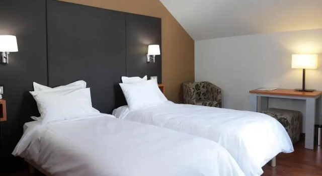 Двухместный номер Standard Logis Hôtel La Brèche de Roland