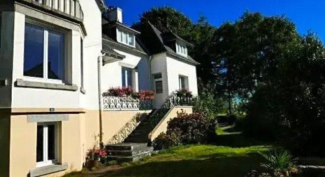 Vallée des Ardoisières, Rezerwuj Hotel Maël-Carhaix Bretania