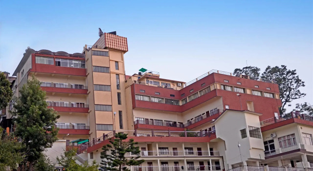 Hotel Shikhar & Restaurant, Rezervovat Hotel Hotely v Almora s parkováním, Parkování