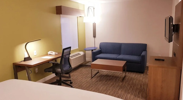 Двухместный люкс Holiday Inn Express and Suites Surrey by IHG