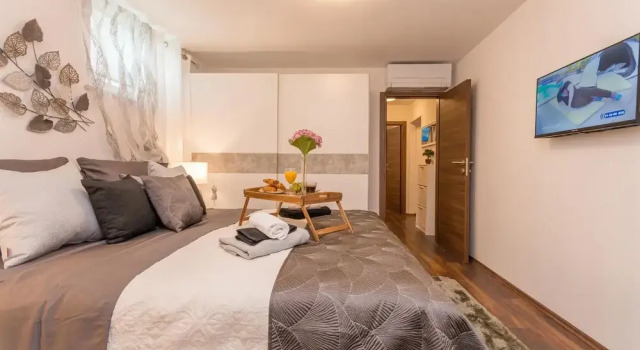 Beautiful Home in Gorica With 4 Bedrooms, Wifi and Outdoor Swimming Pool, Book Hotel Hoteller i Gorica med parkering, Parkering