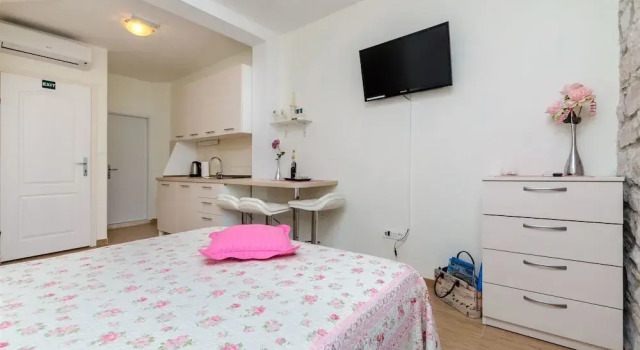 Apartments Djurdjica, Book Lejlighed Hoteller i Split Region med parkering, Parkering