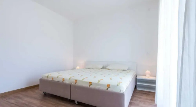 Apartments Lucija - Two Bedroom Apartment With Balcony and Sea View, Забронировать Апартаменты/квартира Отели Дубровника с парковкой, рядом с Пляж Корал, Парковка