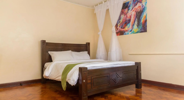 CJ Party House, Boek Hotel Hotels en accommodaties in Lavington, Hotel