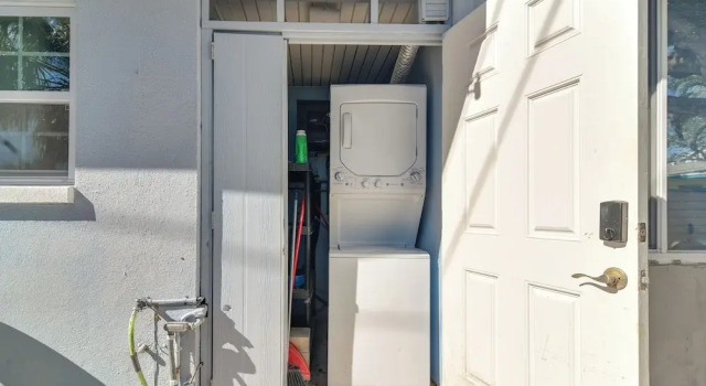 Florida Unit Steps From Indian Rocks Beach Access!, Забронировать Апартаменты/квартира Отели Клируотер-Бич с парковкой, Парковка