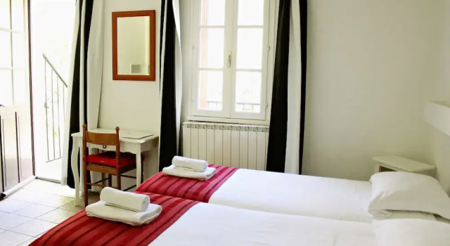 Auberge Le Romarin, Book Hostel / Vandrerhjem Hostels i Ardèche, Hostel / Vandrerhjem