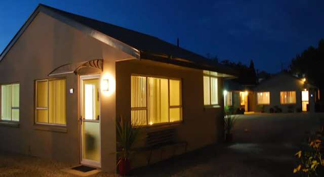 Almond Court Motel