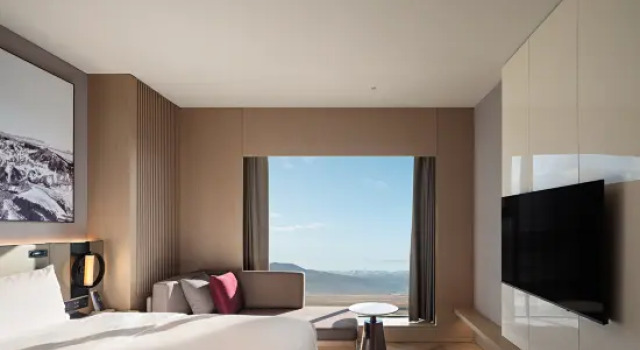 Люкс с видом на озеро AC Hotel by Marriott Xinjiang Sayram Lake
