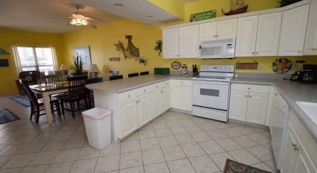 Seasons by the Sea #A2 by RedAwning, Boek Appartement Hotels in Alabama met parkeren, Parkeren
