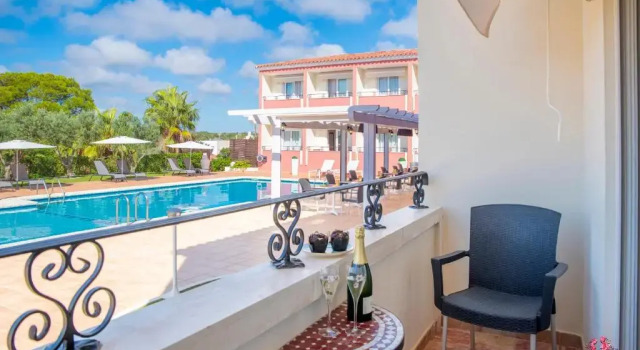 Habitación doble Estándar con vista a la piscina Hotel Sa Barrera