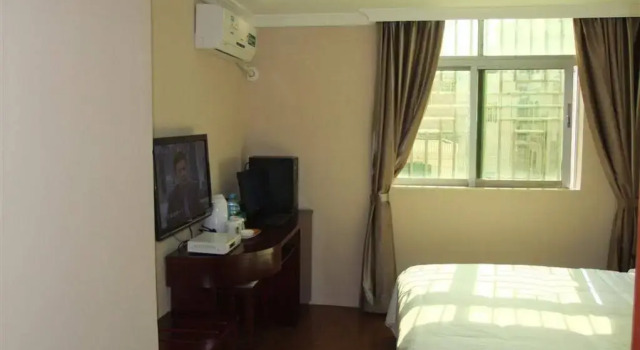Greentree Inn Longcheng Square Shell Hotel, Rezerwuj Hotel Hotele w Shenzhen z parkingiem, Parking