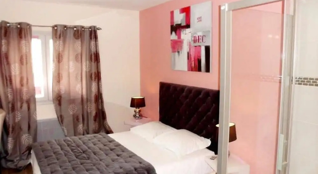 Четырёхместный номер Standard c 1 комнатой Logis Hôtel Restaurant Le Castel Fleuri