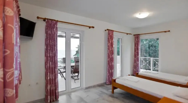 Porto Assini, Prenota Hotel Hotel a Peloponneso con parcheggio, Parcheggio