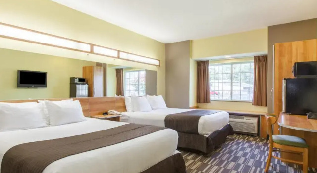Люкс Microtel Inn & Suites by Wyndham Johnstown
