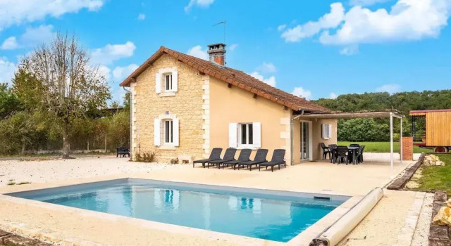 Коттедж Charming House in Hautefort With Pool & Nature
