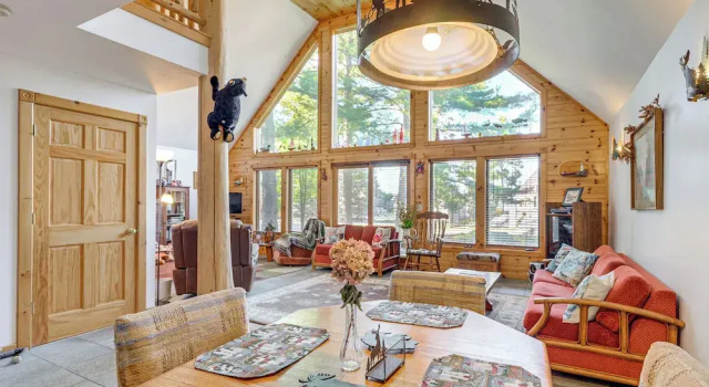 Коттедж Near Beach Access: Torch Lake Cabin Retreat!
