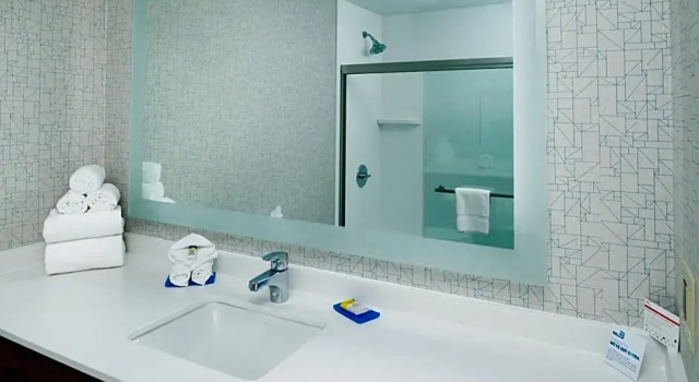 Люкс Holiday Inn Express & Suites Los Angeles Downtown West by IHG