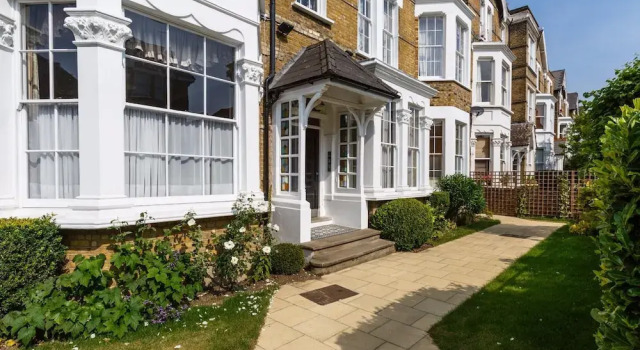 Bright, Spacious West Hampstead Flat for 4
